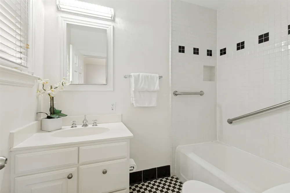 3627 S Versailles Avenue Dallas, TX 75209