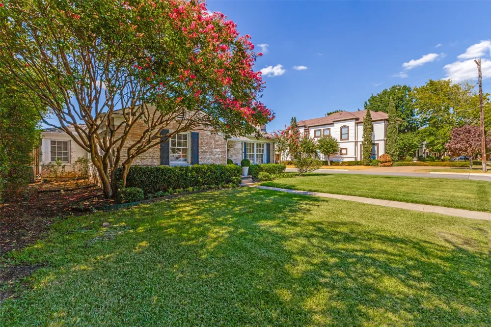 3627 S Versailles Avenue Dallas, TX 75209