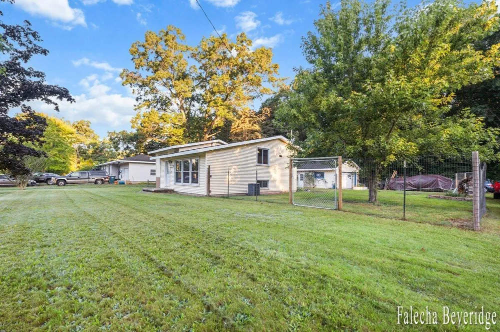 1624 W Giles Road Muskegon, MI 49445