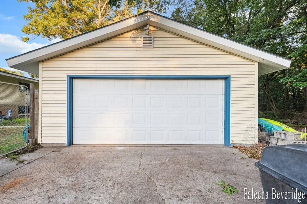 1624 W Giles Road Muskegon, MI 49445