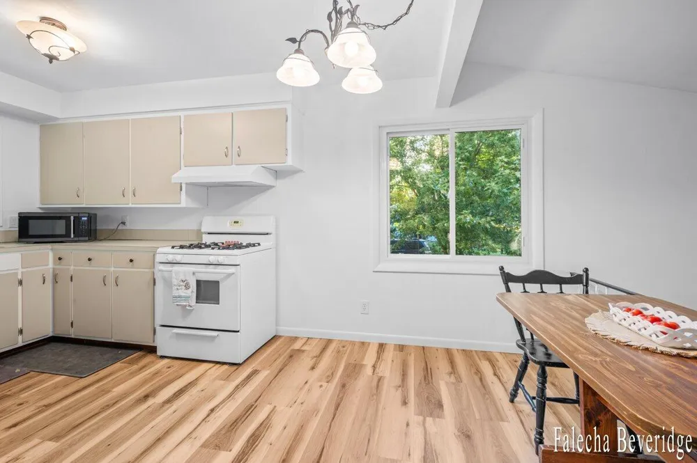 1624 W Giles Road Muskegon, MI 49445