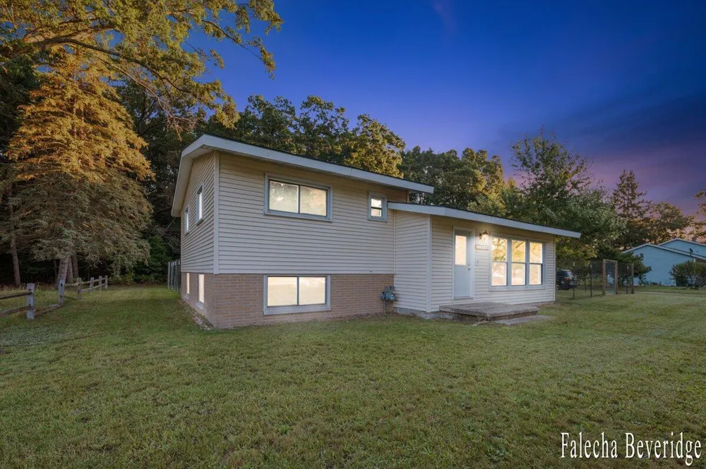 1624 W Giles Road Muskegon, MI 49445
