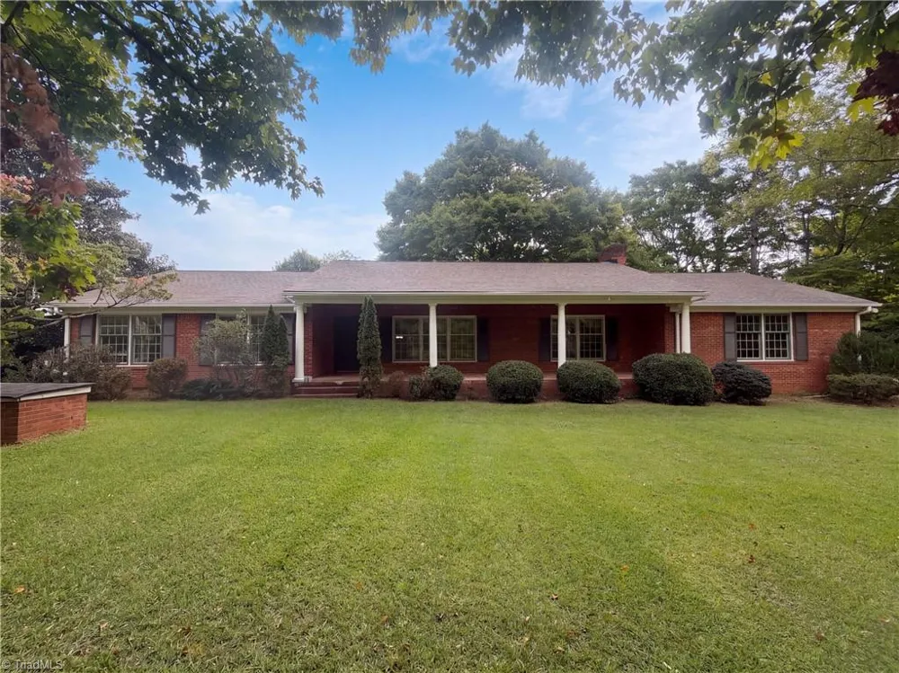 3828 Waterview Road High Point, NC 27265