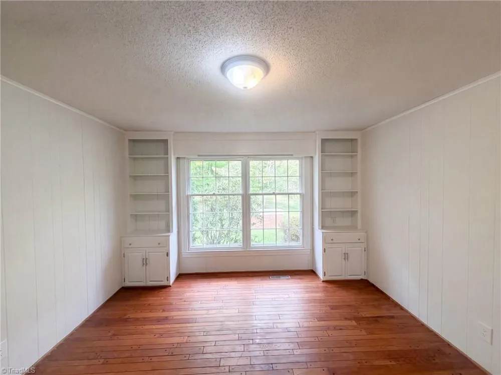 3828 Waterview Road High Point, NC 27265