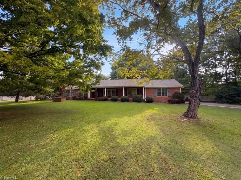 3828 Waterview Road High Point, NC 27265