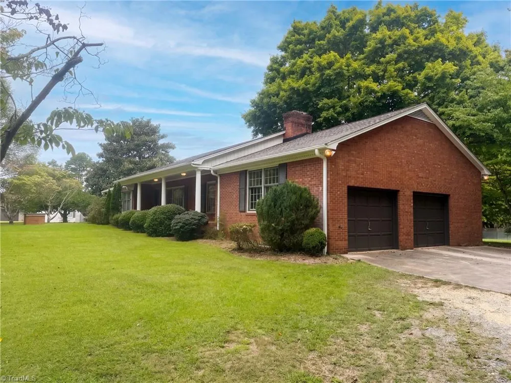 3828 Waterview Road High Point, NC 27265