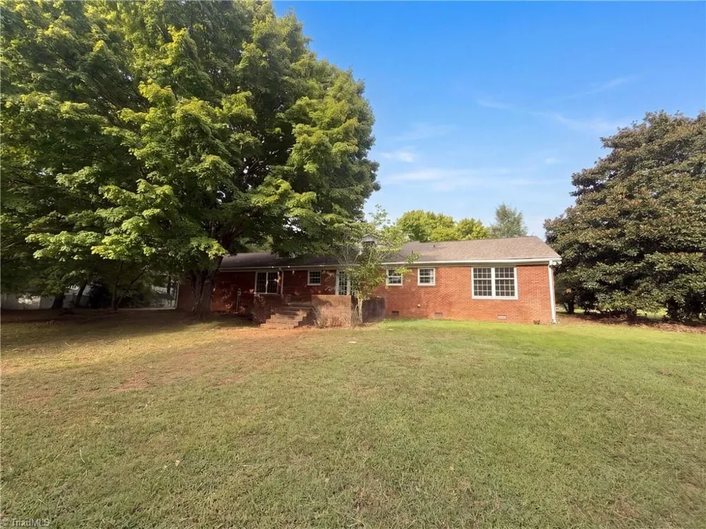3828 Waterview Road High Point, NC 27265