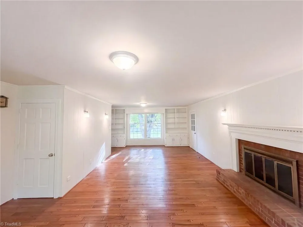 3828 Waterview Road High Point, NC 27265