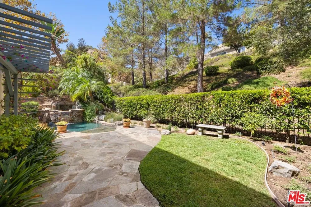 11 Turning Leaf Way Azusa, CA 91702