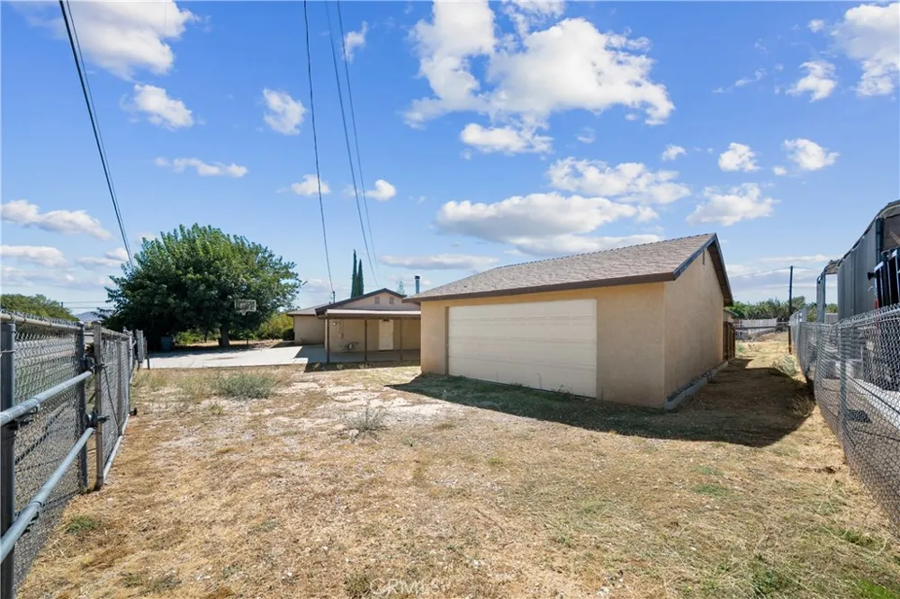 7684 Oakwood Avenue Hesperia, CA 92345