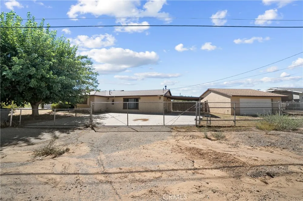 7684 Oakwood Avenue Hesperia, CA 92345