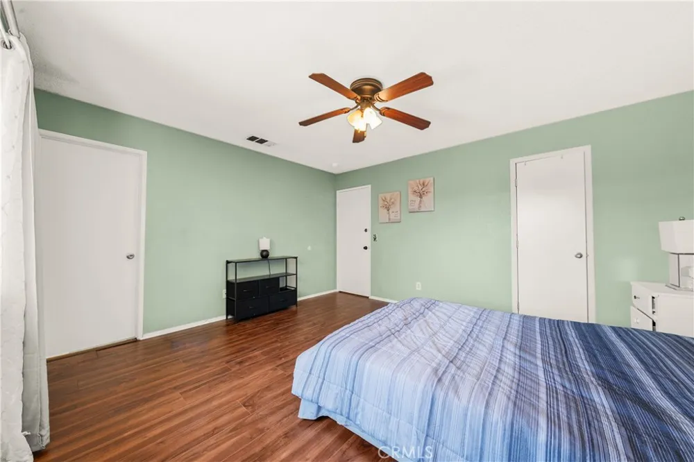 7684 Oakwood Avenue Hesperia, CA 92345