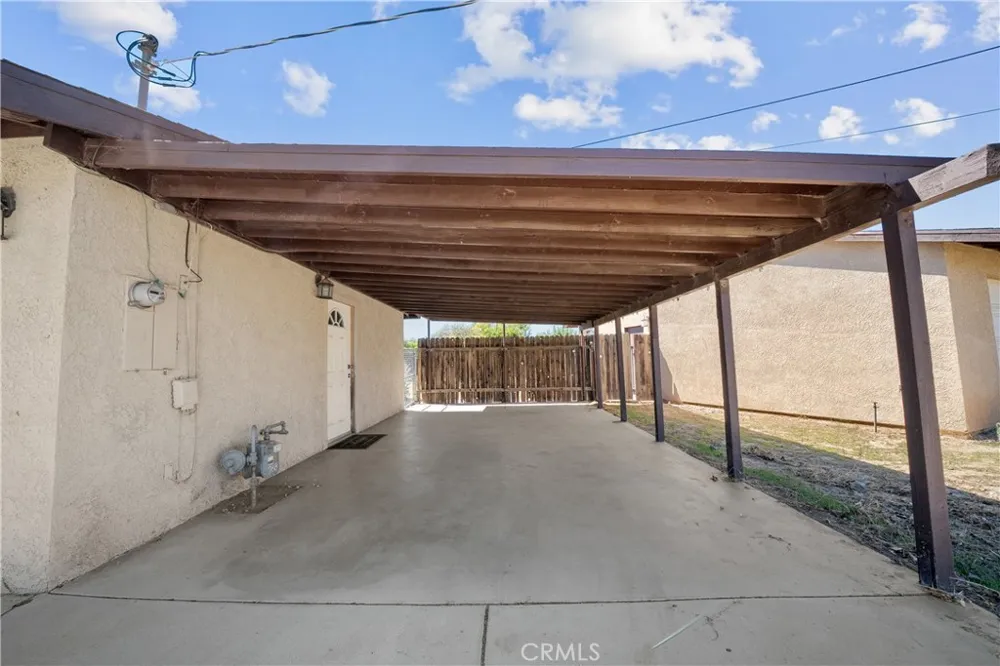 7684 Oakwood Avenue Hesperia, CA 92345