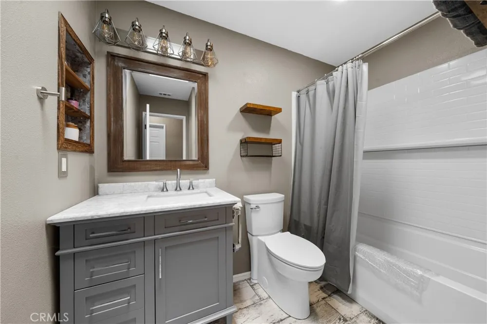 7684 Oakwood Avenue Hesperia, CA 92345