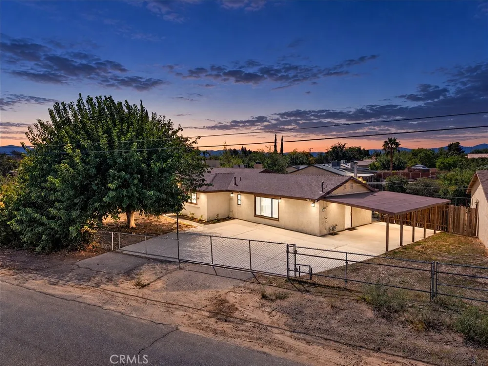 7684 Oakwood Avenue Hesperia, CA 92345