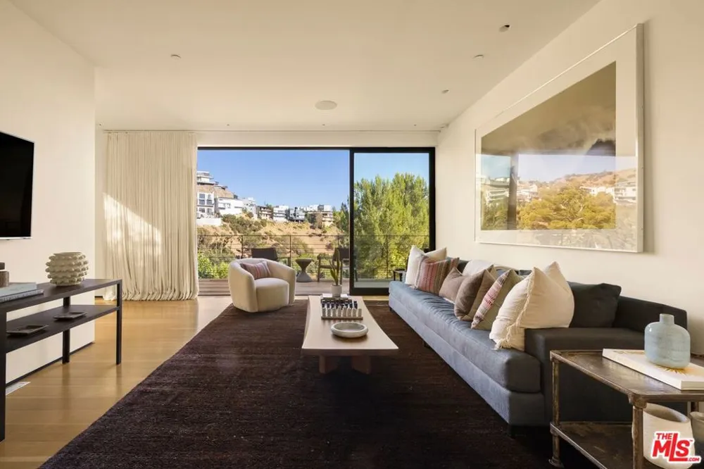 1877 Rising Glen Road Los Angeles, CA 90069