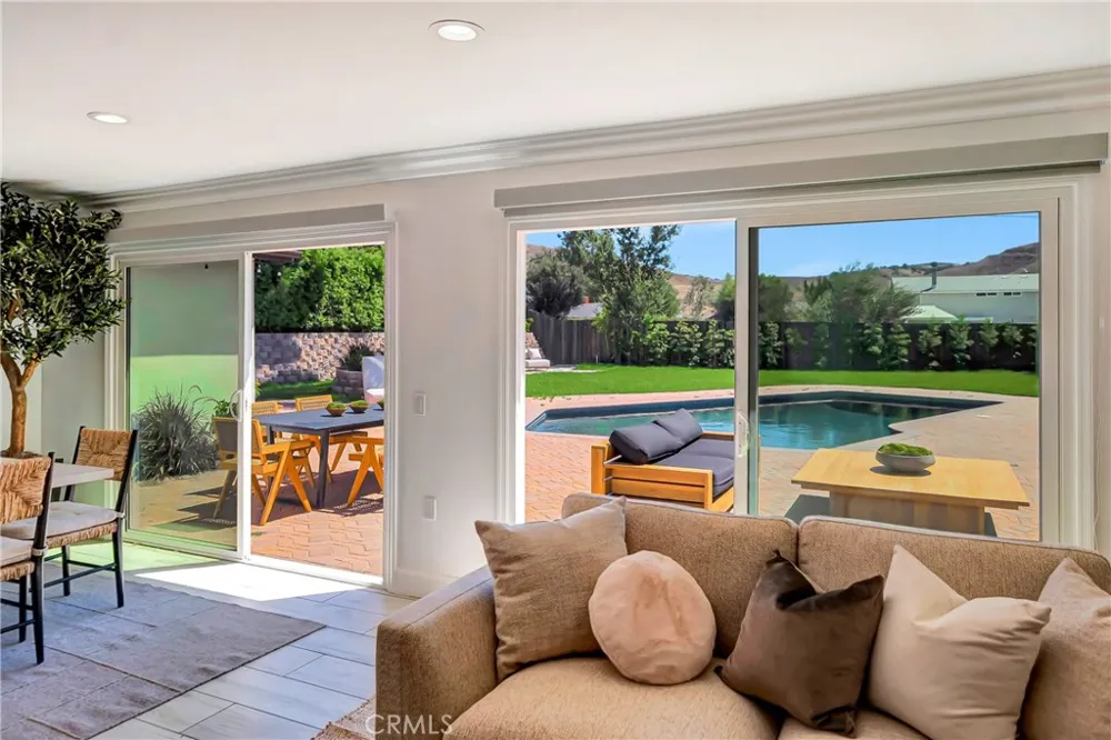 5420 Parkmor Calabasas, CA 91302