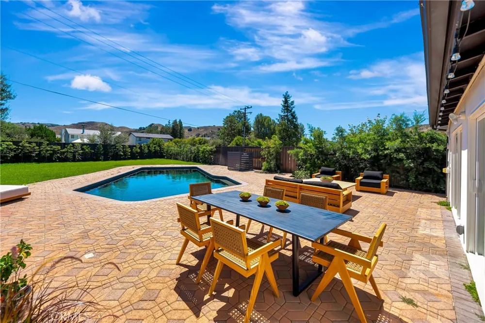 5420 Parkmor Calabasas, CA 91302
