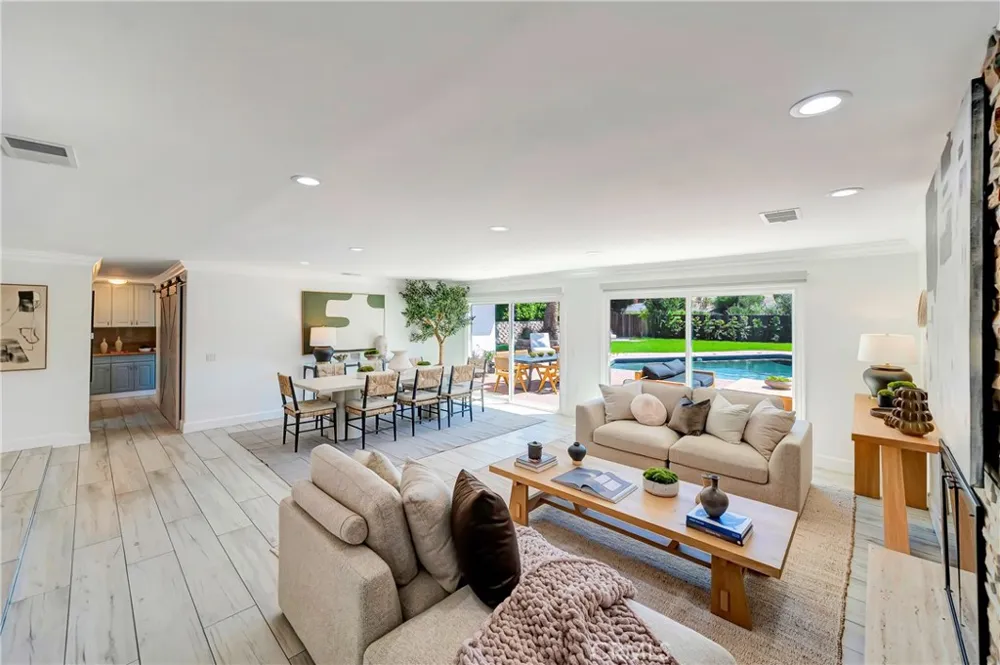 5420 Parkmor Calabasas, CA 91302