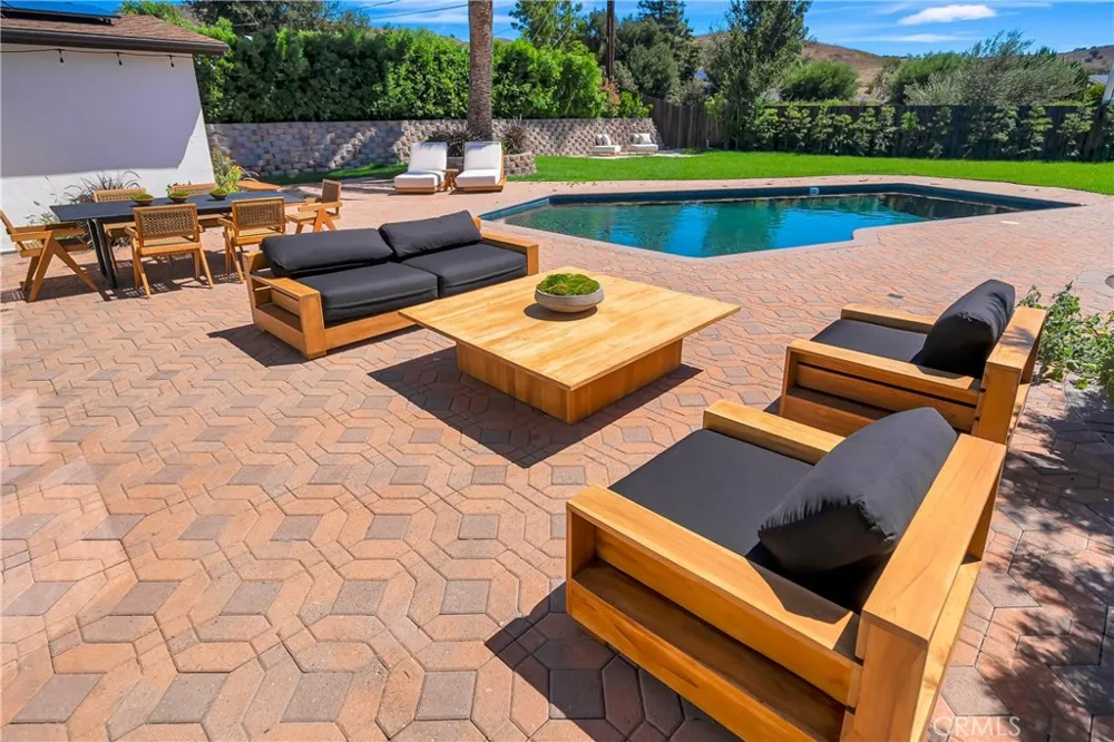 5420 Parkmor Calabasas, CA 91302