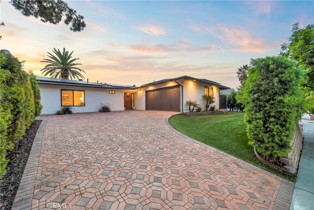 5420 Parkmor Calabasas, CA 91302