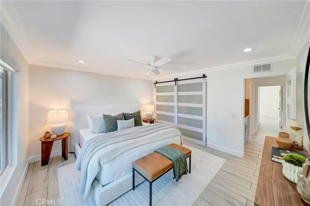 5420 Parkmor Calabasas, CA 91302