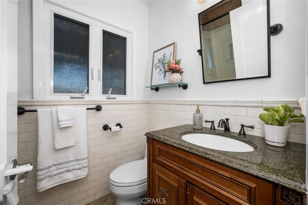 2552 Vuelta Grande Long Beach, CA 90815