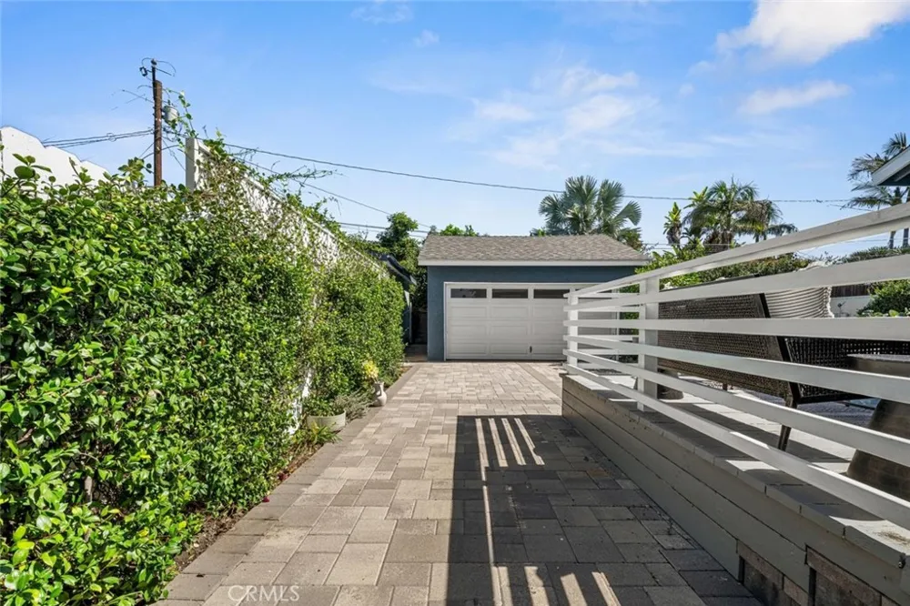 2552 Vuelta Grande Long Beach, CA 90815