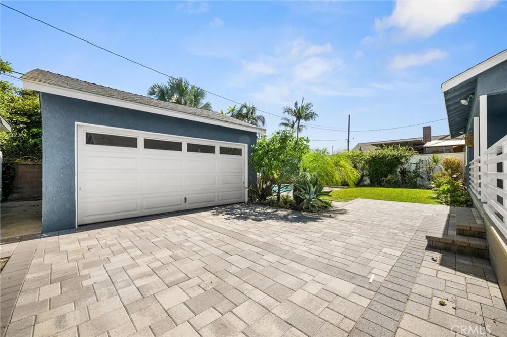 2552 Vuelta Grande Long Beach, CA 90815