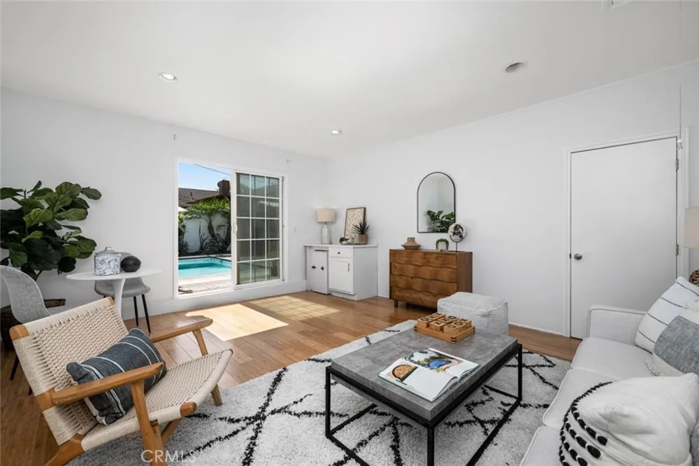 2552 Vuelta Grande Long Beach, CA 90815