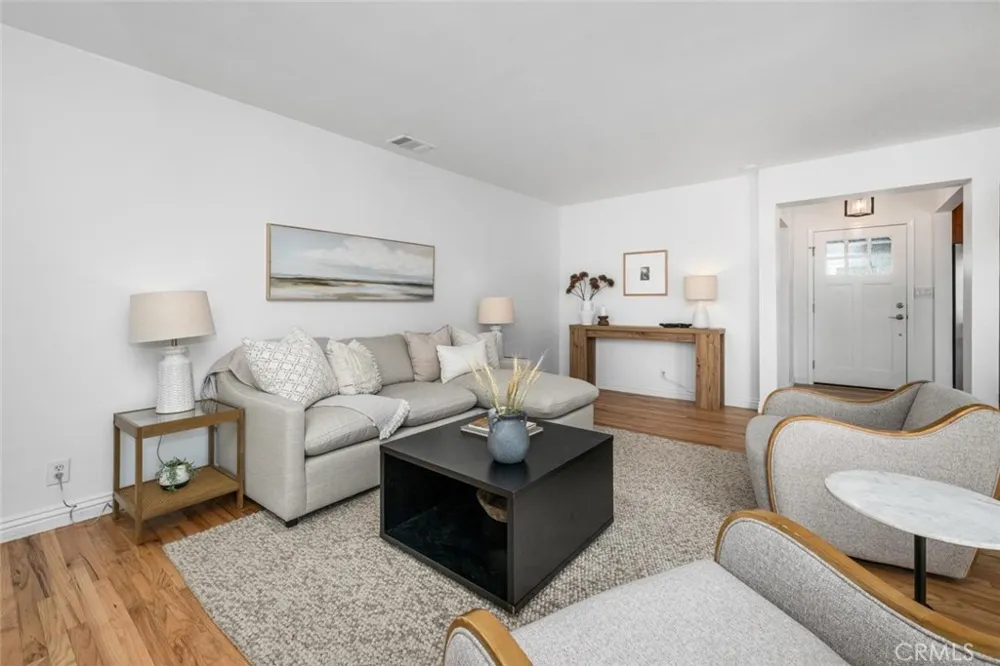 2552 Vuelta Grande Long Beach, CA 90815