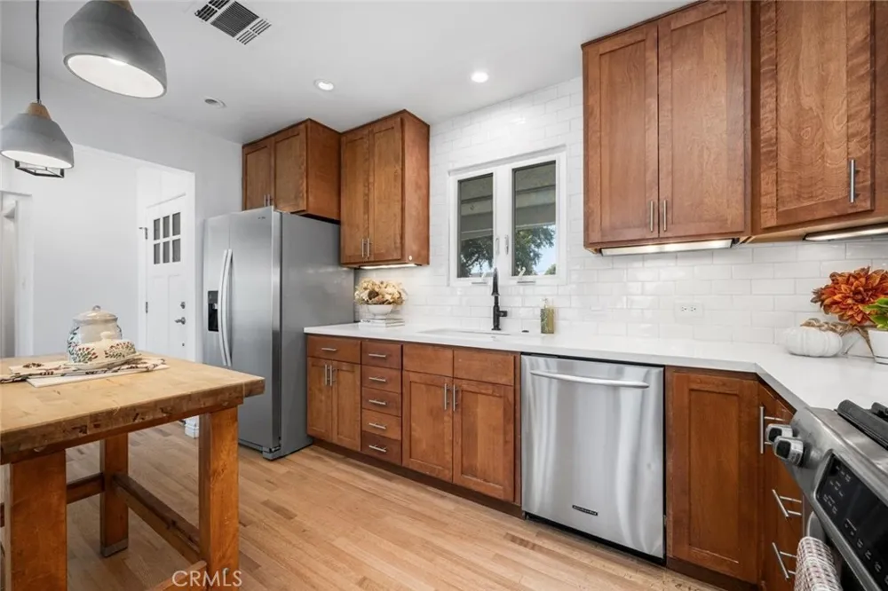 2552 Vuelta Grande Long Beach, CA 90815