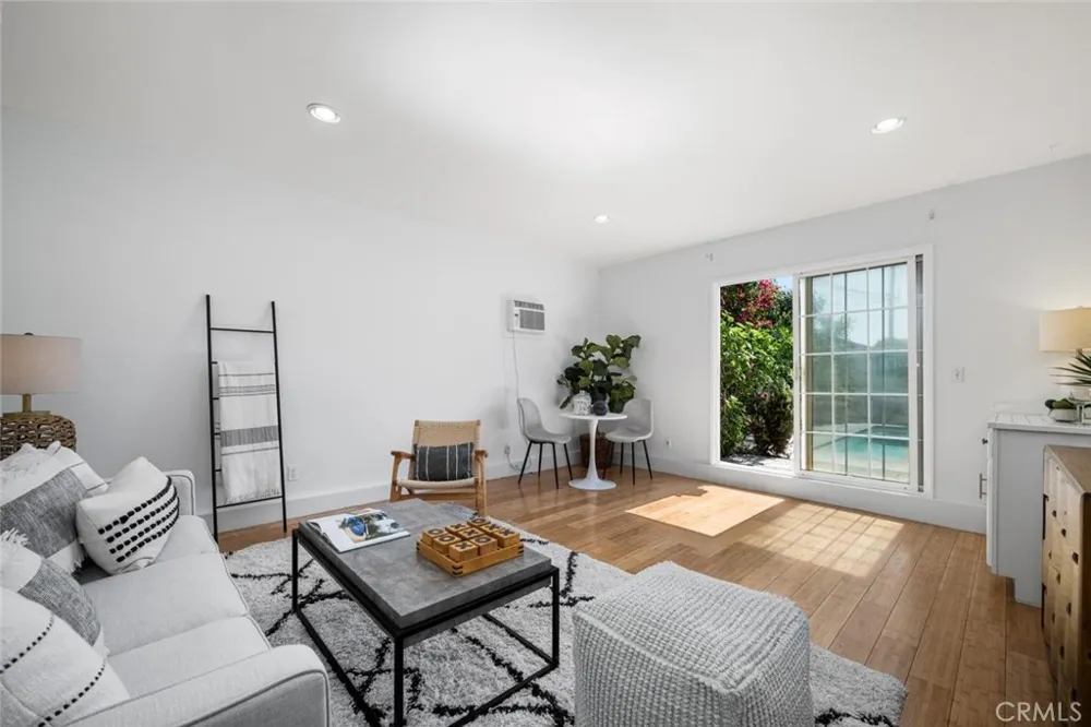 2552 Vuelta Grande Long Beach, CA 90815