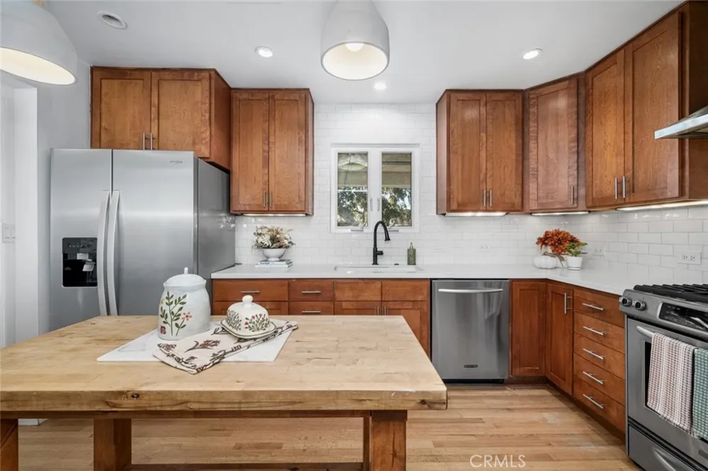 2552 Vuelta Grande Long Beach, CA 90815