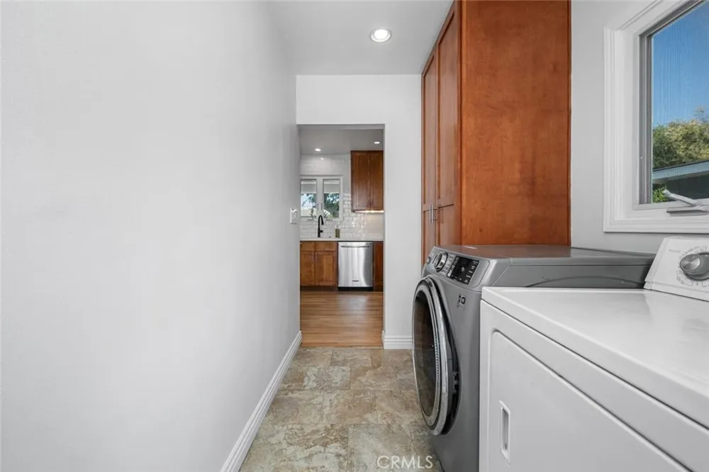 2552 Vuelta Grande Long Beach, CA 90815