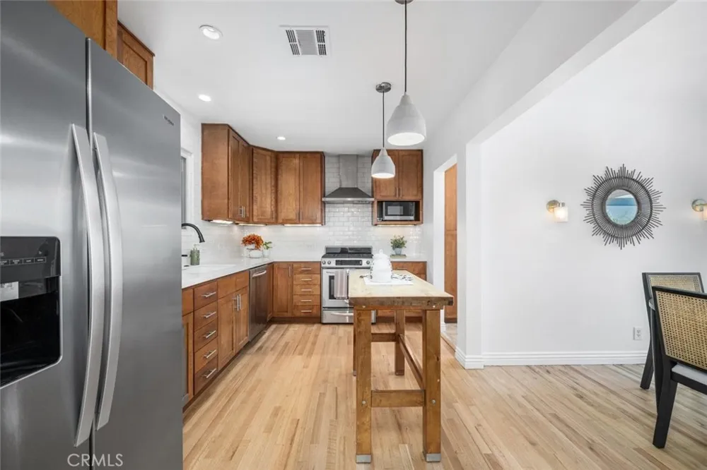 2552 Vuelta Grande Long Beach, CA 90815