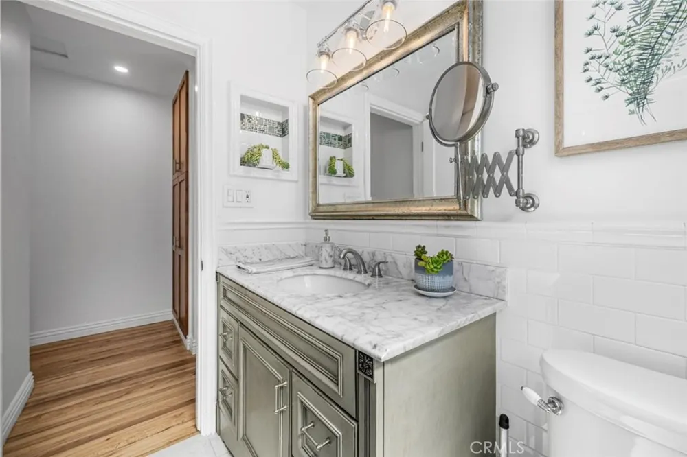 2552 Vuelta Grande Long Beach, CA 90815