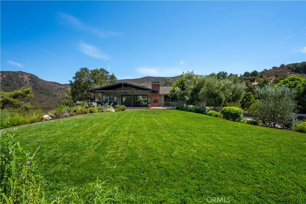 196 Colt Lane Thousand Oaks, CA 91361