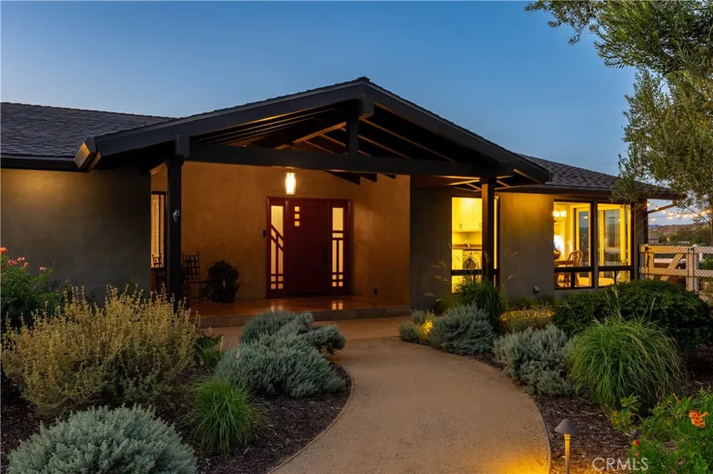 196 Colt Lane Thousand Oaks, CA 91361