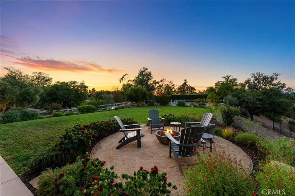 196 Colt Lane Thousand Oaks, CA 91361