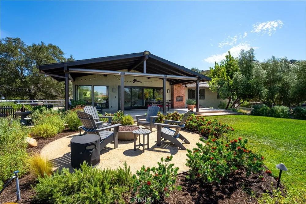 196 Colt Lane Thousand Oaks, CA 91361