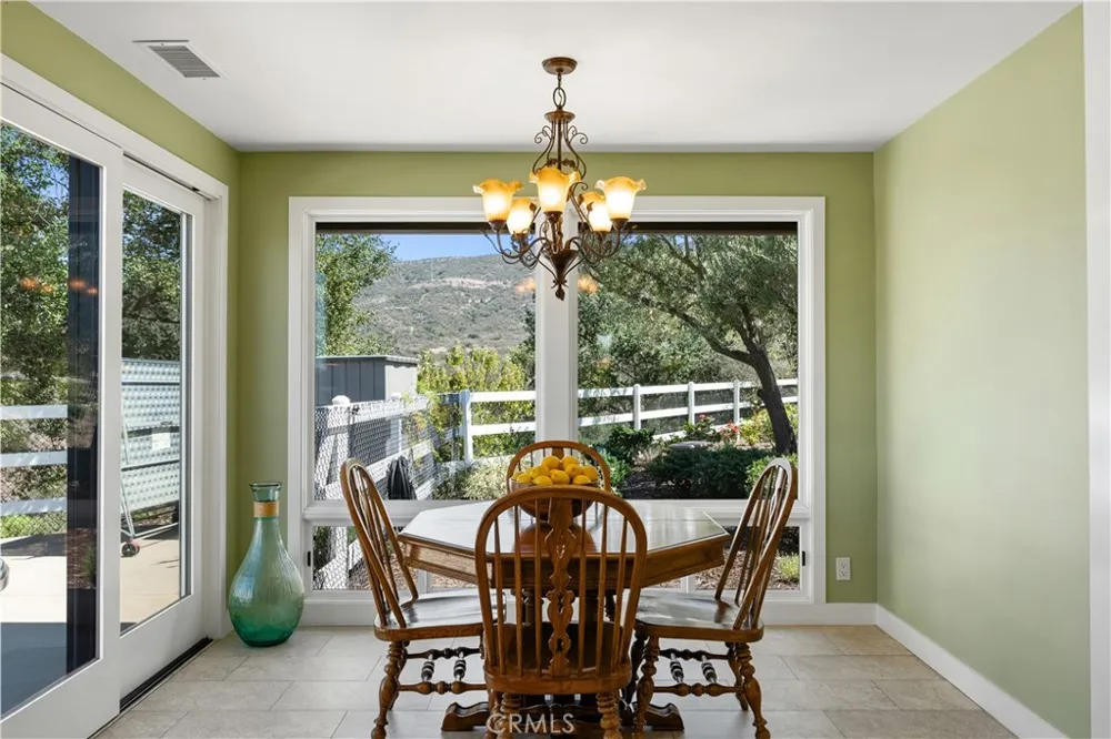 196 Colt Lane Thousand Oaks, CA 91361
