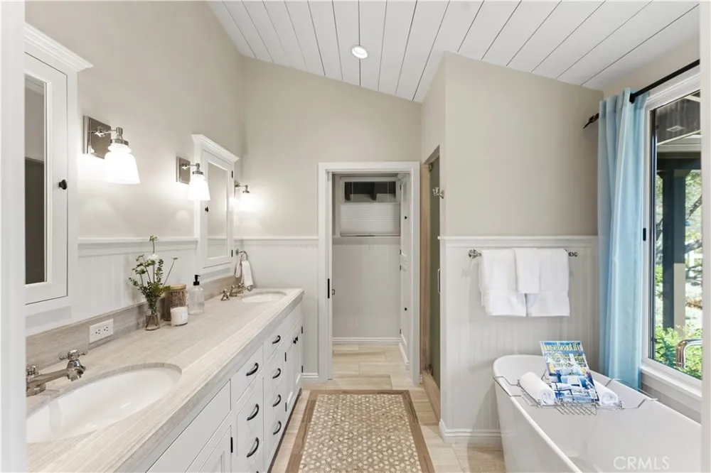 196 Colt Lane Thousand Oaks, CA 91361
