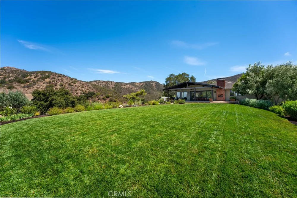 196 Colt Lane Thousand Oaks, CA 91361