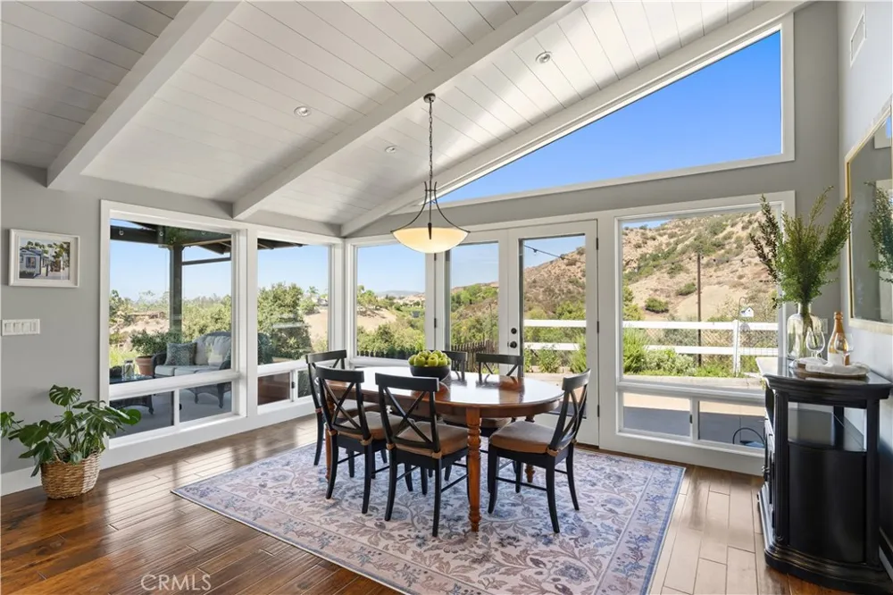 196 Colt Lane Thousand Oaks, CA 91361