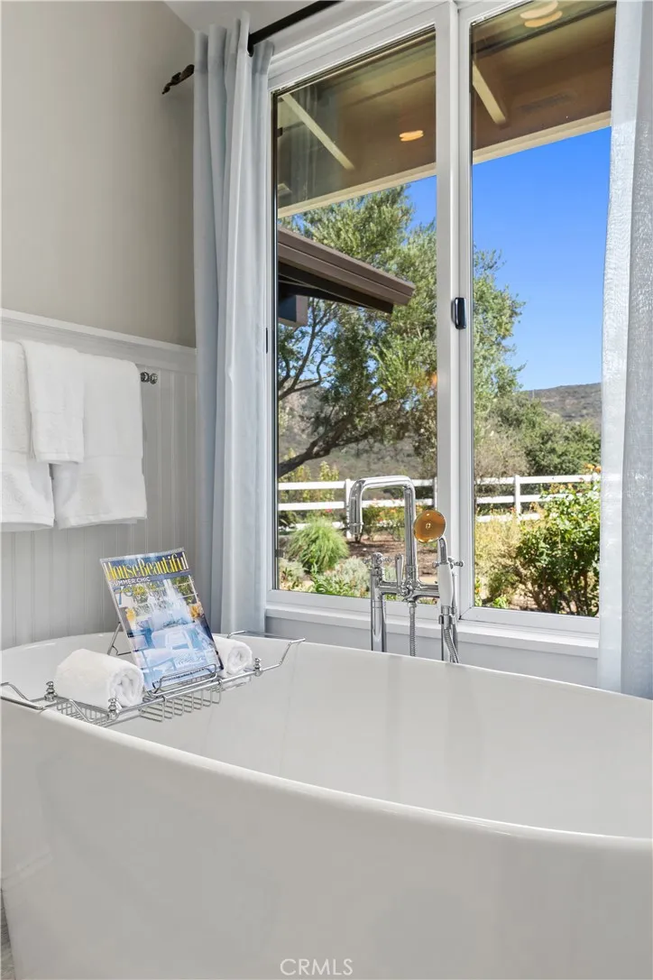 196 Colt Lane Thousand Oaks, CA 91361