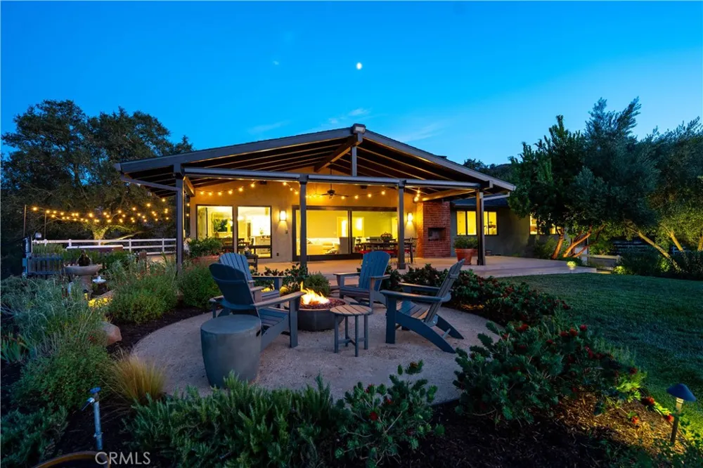 196 Colt Lane Thousand Oaks, CA 91361