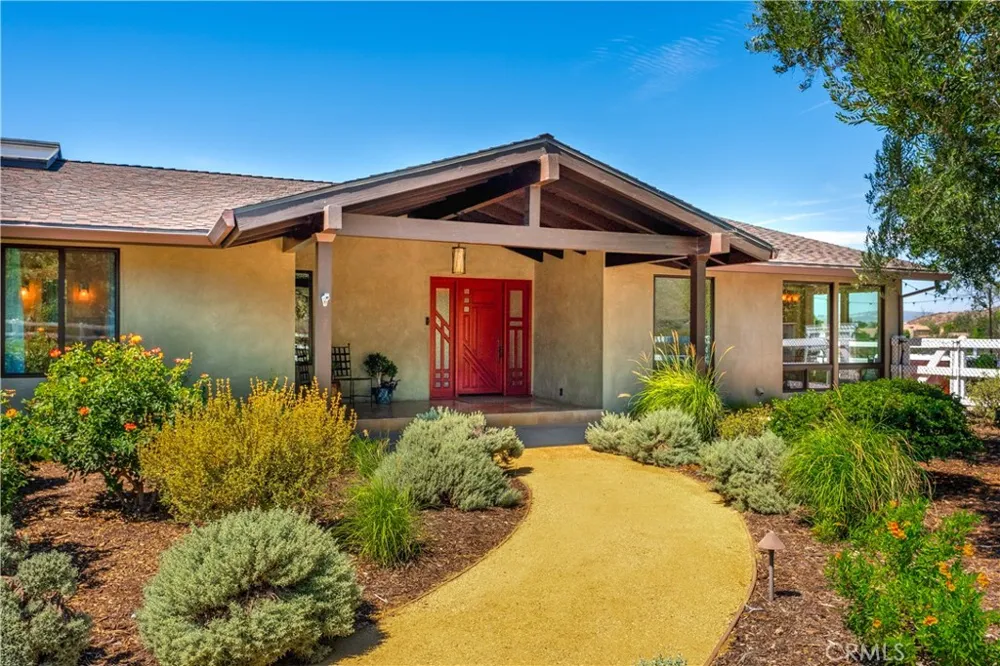 196 Colt Lane Thousand Oaks, CA 91361