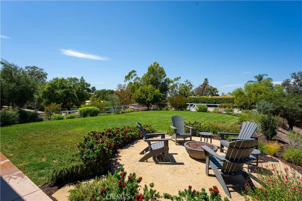 196 Colt Lane Thousand Oaks, CA 91361