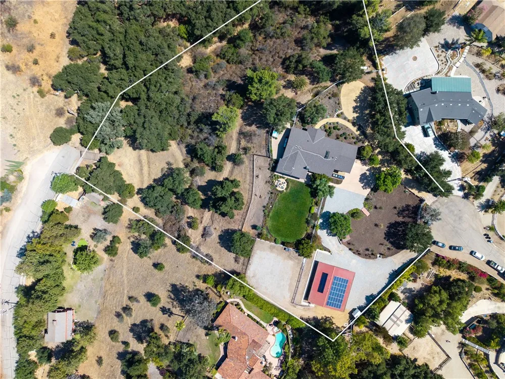 196 Colt Lane Thousand Oaks, CA 91361